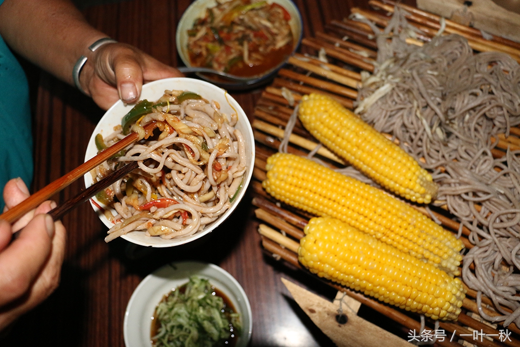 原平大娘用高粱面做的美食叫鱼鱼