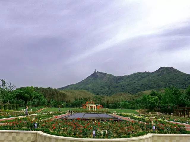 镇江有座名山,叫圌山;山上有座名塔,叫报恩塔.