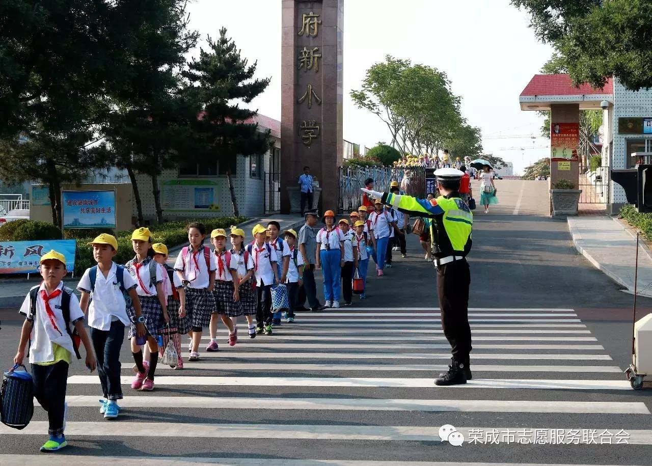 文明校园丨荣成中小学路队风景