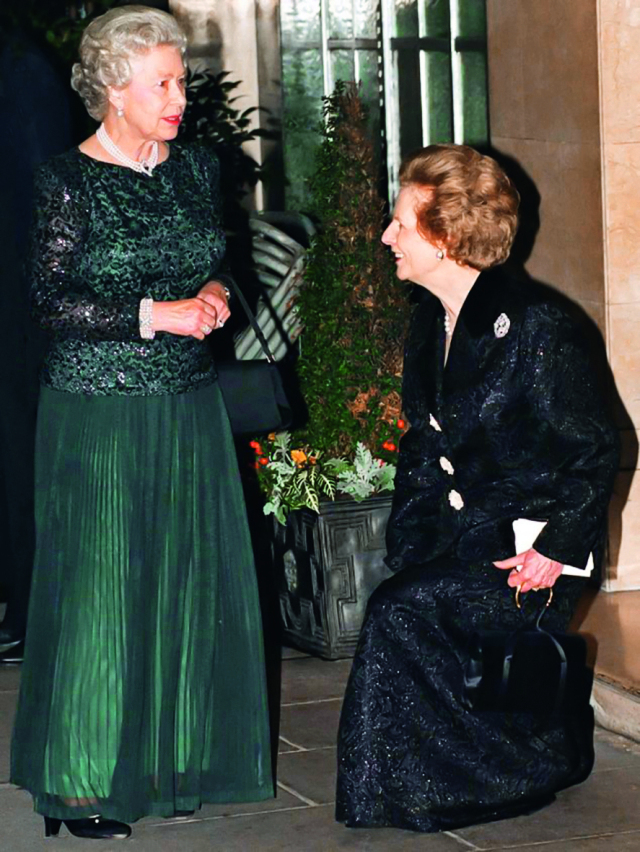 撒切尔夫人是英国女王所有首相中"最顺从的仆人"