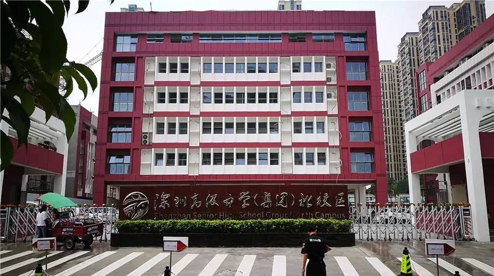 2,众多知名学校 龙华有很多知名中学 如:深圳高级中学北校区,龙华实验