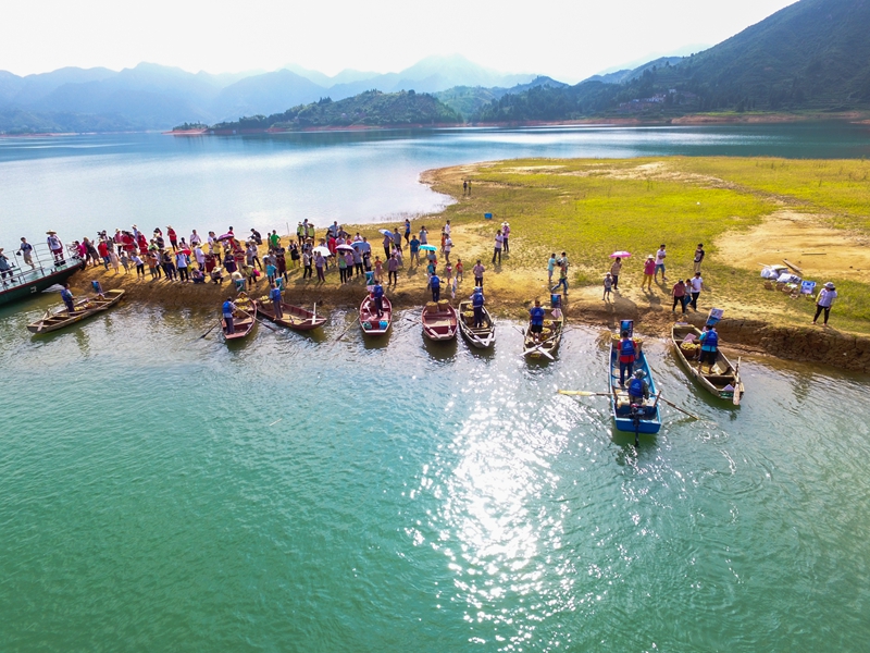 这个夏天去连州避暑品梨,游潭岭天湖和地下河