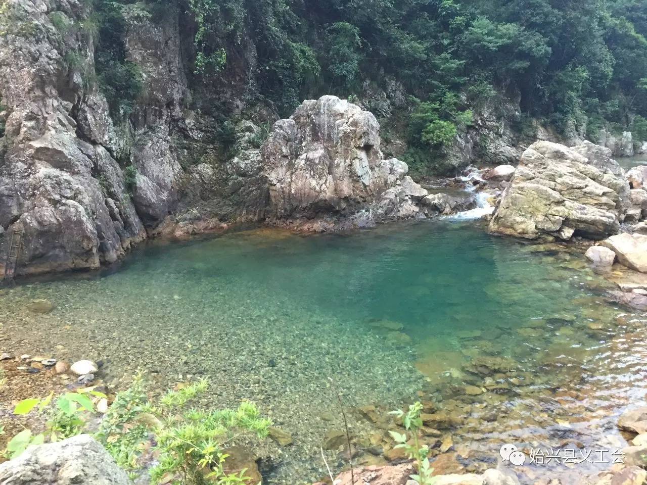 一汪碧水惹人醉 七月夏日好去处 炎炎夏日,始兴深渡水"火坑"(地名)无