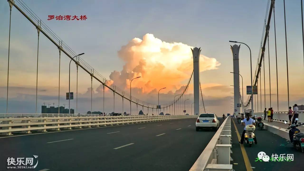 注意金港大道路边发现塌陷