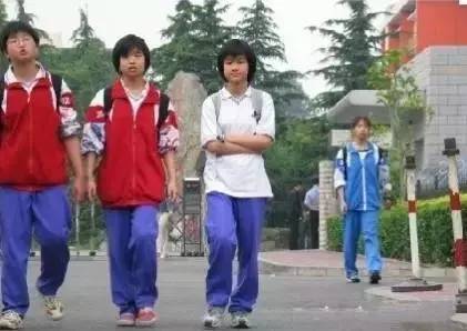 都说中国校服丑?但韩国学生表示好想穿!