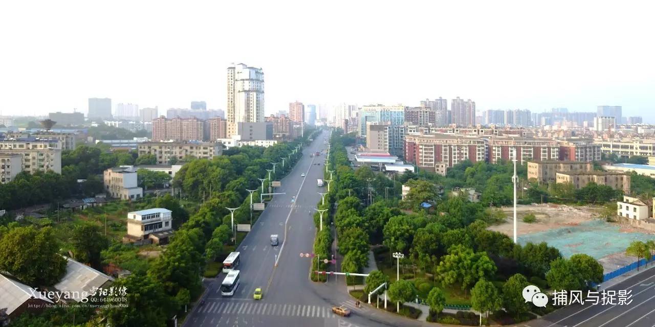 航拍岳塘岳塘新城板摄路城际轻轨板塘站