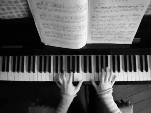 学钢琴必须掌握的六种基本指法
