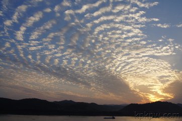 九寨沟七级地震,白天地震云早有预示!