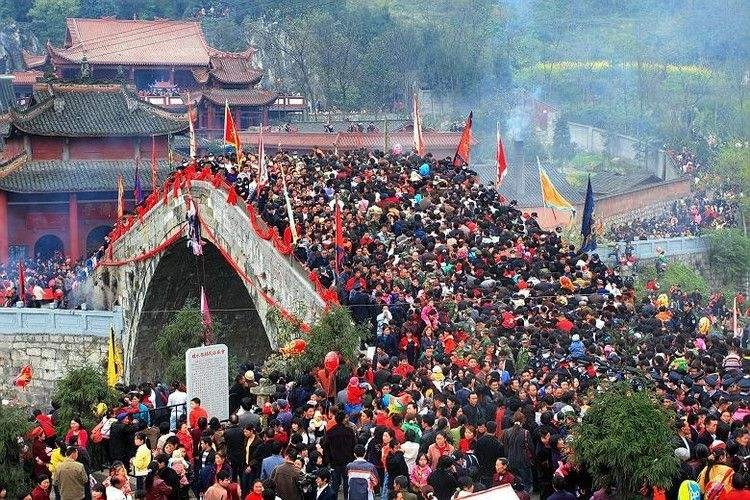 秋社原是秋季祭祀土地神的日子,始于汉代,后世将秋社定在立秋后第五个