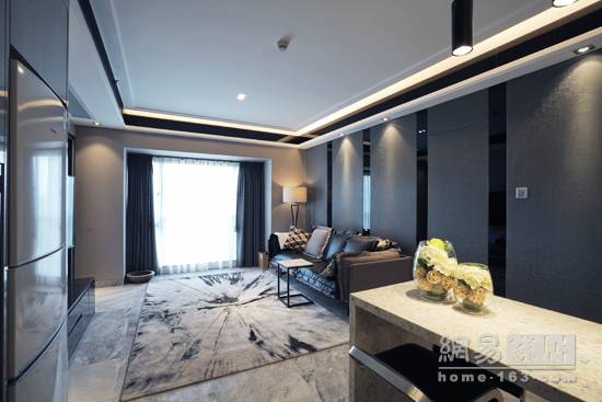 广州老板25万翻新59平小公寓 黑白灰风格显时