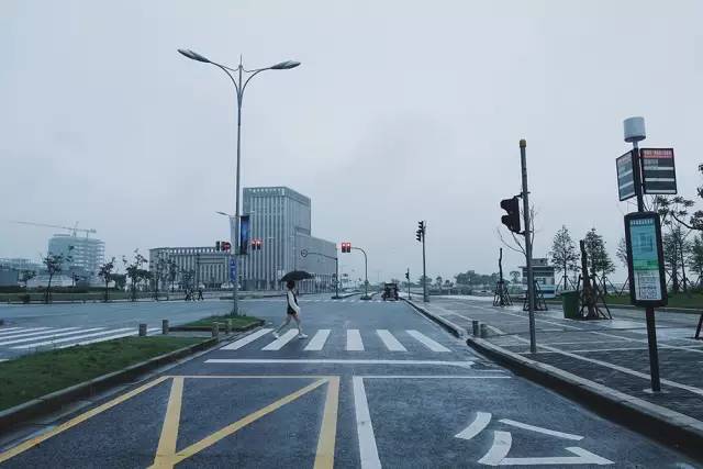 空无一人的街道