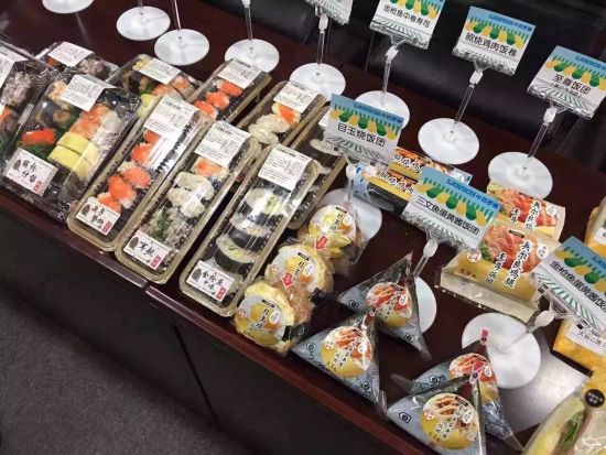 中央商场联姻罗森去24小时便利店逛深夜食堂