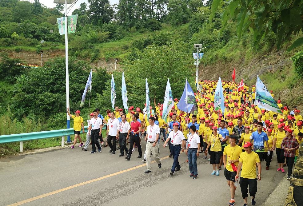 2017国际山地旅游暨户外运动大会兴仁县分会场万人徒步马金河活动隆重