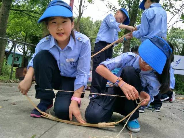 【荒岛猎人三日营】湖畔小岛化身猎人营地,自制弓箭弹弓,捕鱼做网!