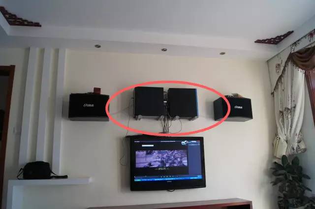 电视墙预埋一节pvc管,其作用是为了挂电视时,将电源线,dvd,vga线,有