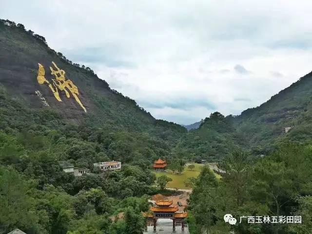 都峤山都峤山,著名的全国道教第二十洞天,方圆37平方公里,峰奇石怪,谷