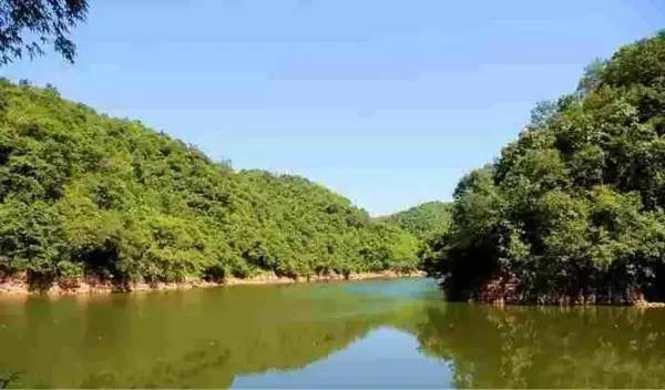 烟霞湖风景在大邑县城南五十里处,此处为邛崃,大邑,新津三地必经的要