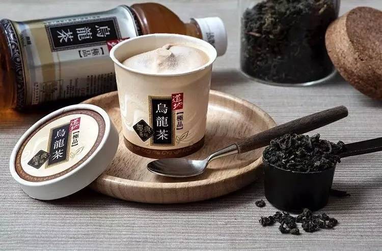 茶饮料品牌"道地"近日推出了夏日限定的乌龙茶雪糕,杯装,淡咖啡色