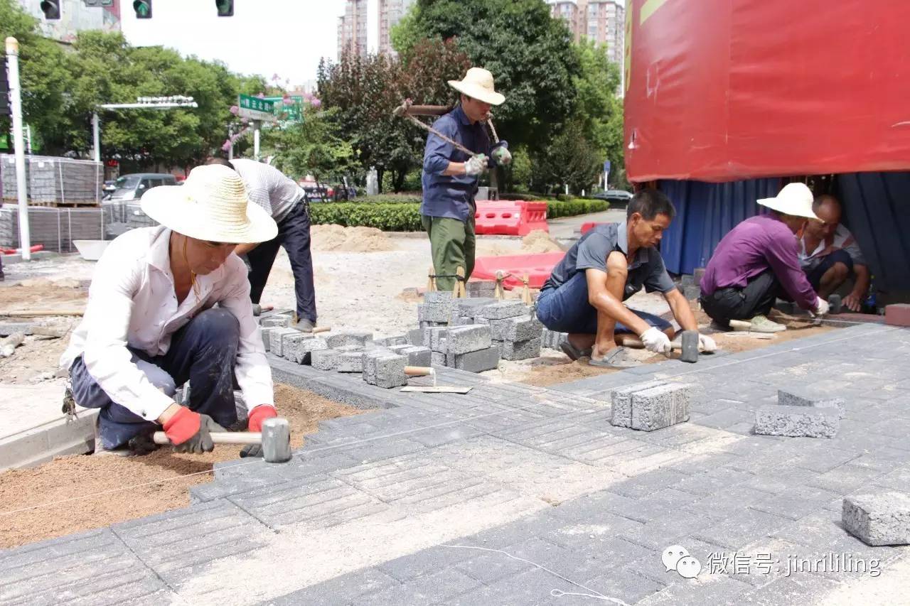 城镇提质|我市瓷城大道人行道改铺透水砖 预计瓷博会前完工