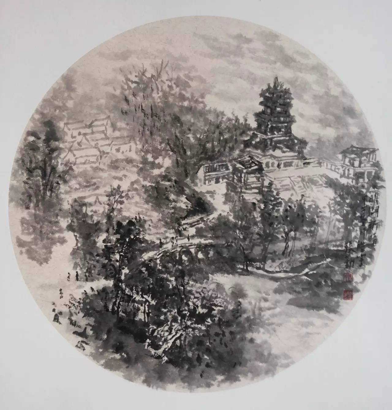 毕业于山东艺术学院,师承于著名山水画家张志民先生.