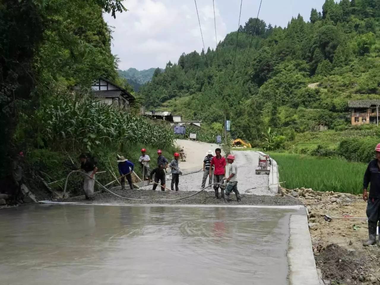 向深度贫困发起总攻攻坚深度贫困刻不容缓