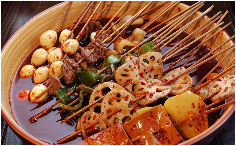 串串香又叫麻辣烫,是四川地区传统小吃之一,也是草根美食最大众化的