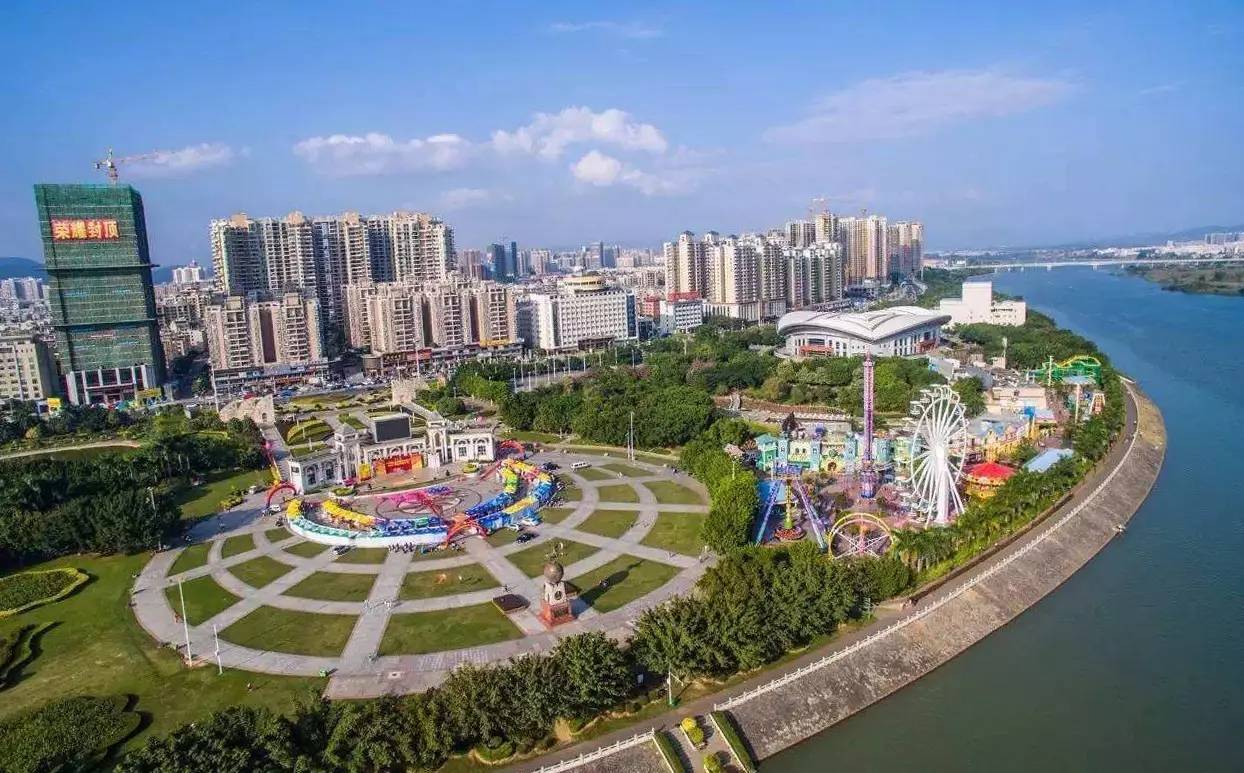 在源城,有一个大型综合性城市公园,叫做河源文化广场.