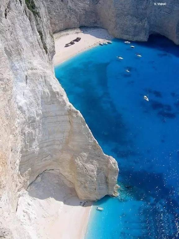 世界最美的海滩:希腊沉船湾navagio 看到这句话,你大概会说:得了