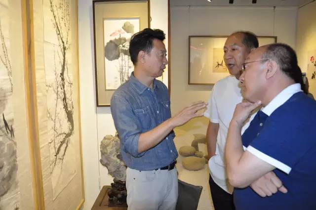 大家书画展讯省亲归来霍春阳作品收藏展昨日开幕