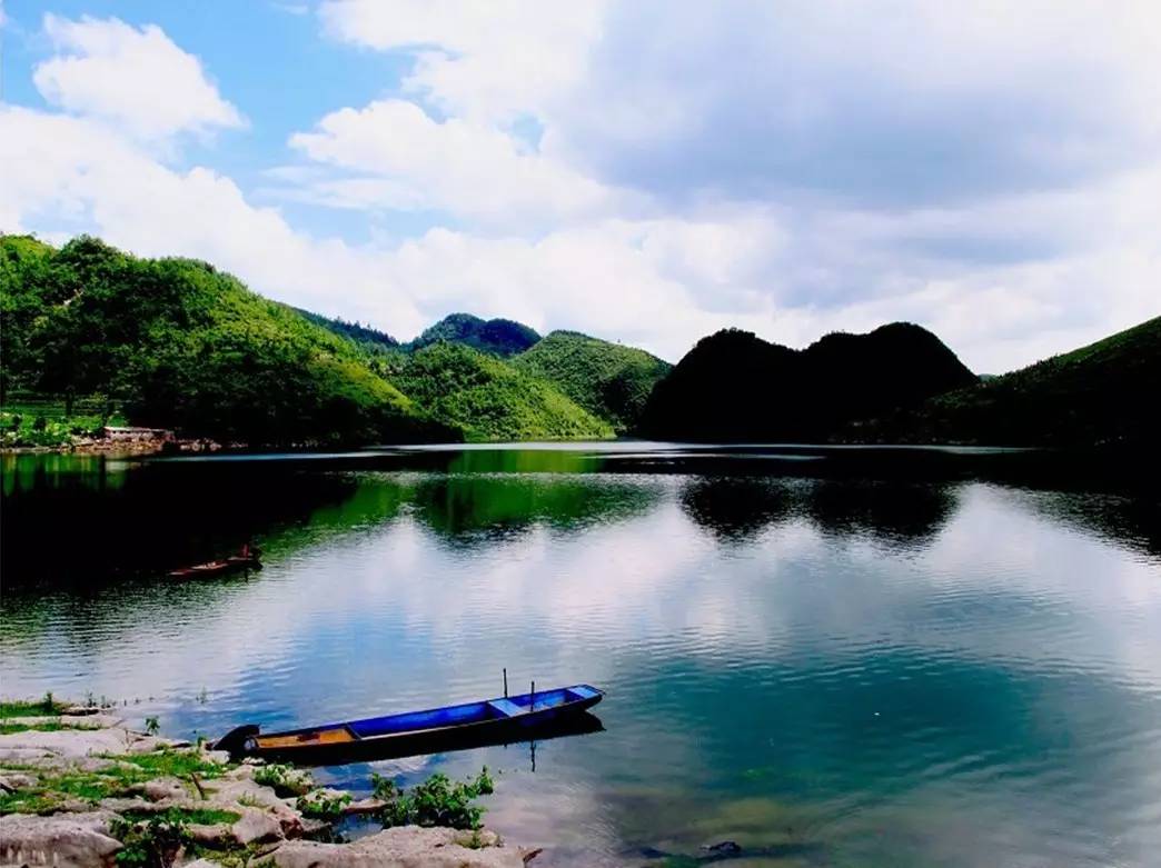 普定是一个美丽的地方 美在大自然里的一幅山水画般的普定夜郎湖