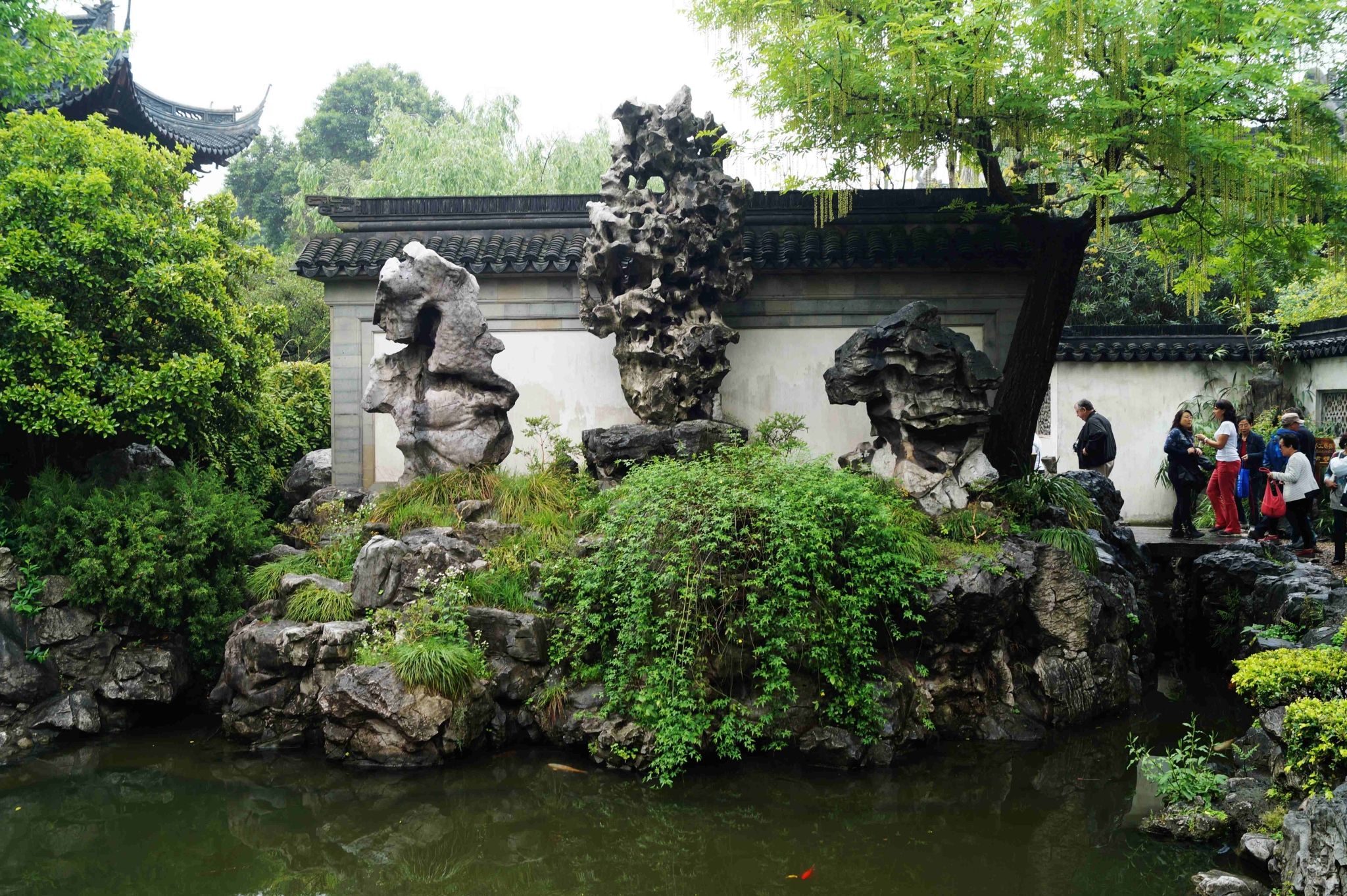 3,上海豫园"玉玲珑"假山 明嘉靖万历年间,园主潘允端经20余年经营始