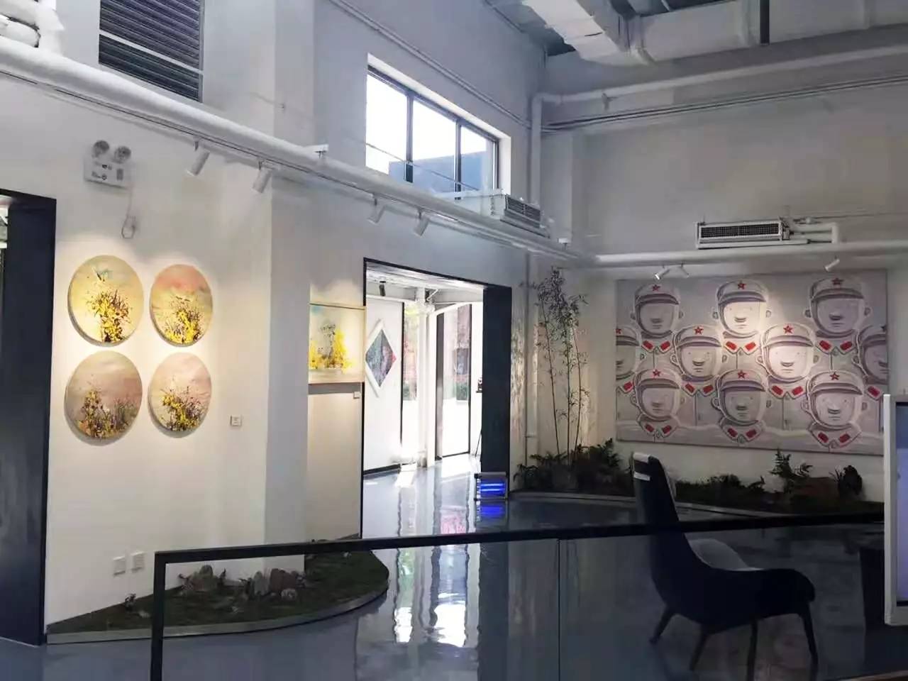 此次沙龙展是由北大资源文化与千年时间画廊联合创办的艺创空间