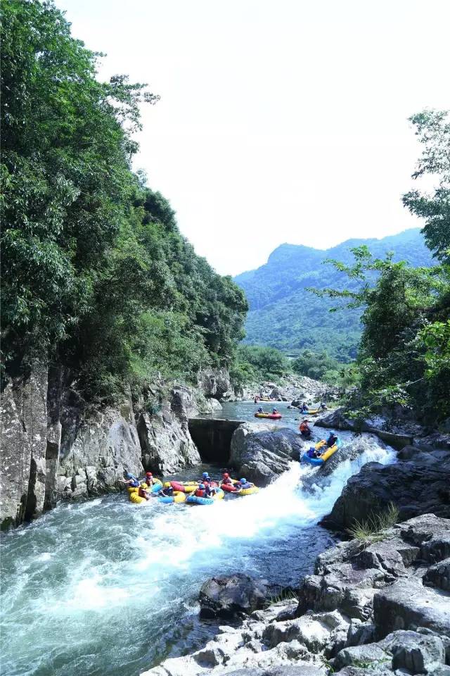 天门山景区位于永泰县葛岭镇溪洋村,国家aaaa级景区,国家水利风景区