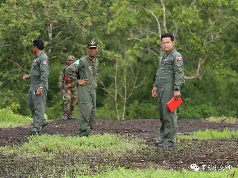 成功解决老挝军队越界 洪森赢得各界普遍赞誉