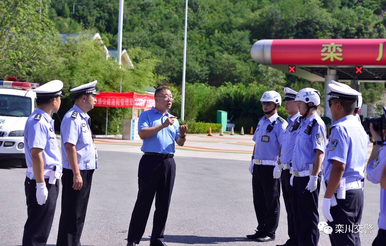 栾川交警,道路上最美丽的身影!附高清执法图片