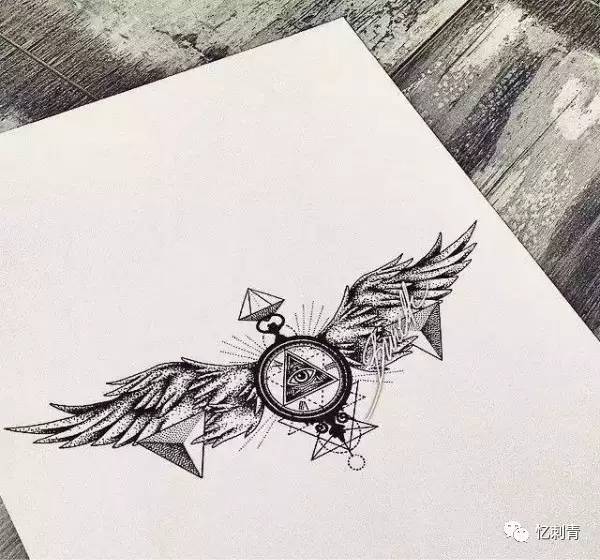 翅膀纹身自由的象征