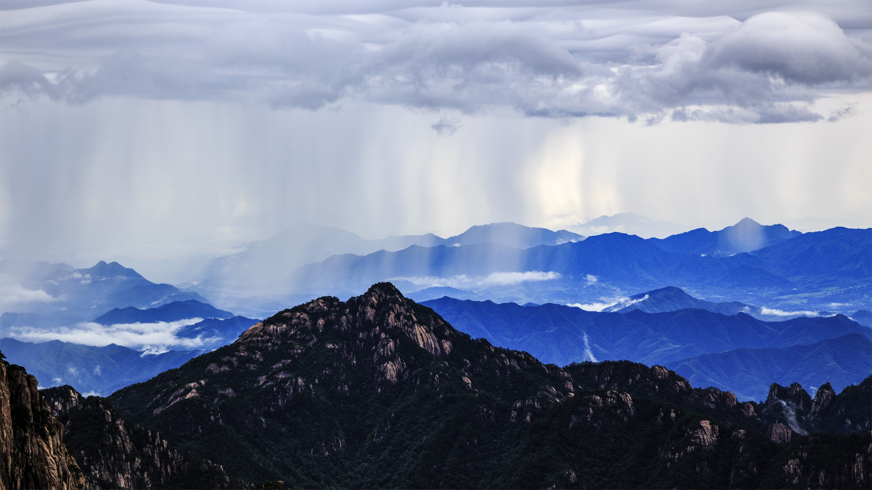 雨后黄山:千峰竞秀万壑生烟