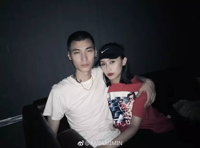 这哥们要不以段子手的身份出道好了~ 咳咳,ty"怕老婆"相信观察过的人