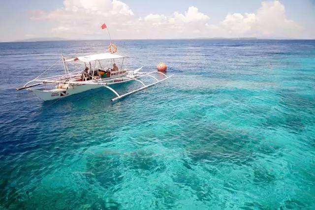 素有"度假伊甸园"之美称 犹如镶嵌在菲律宾7000多座岛屿中的瑰丽宝石