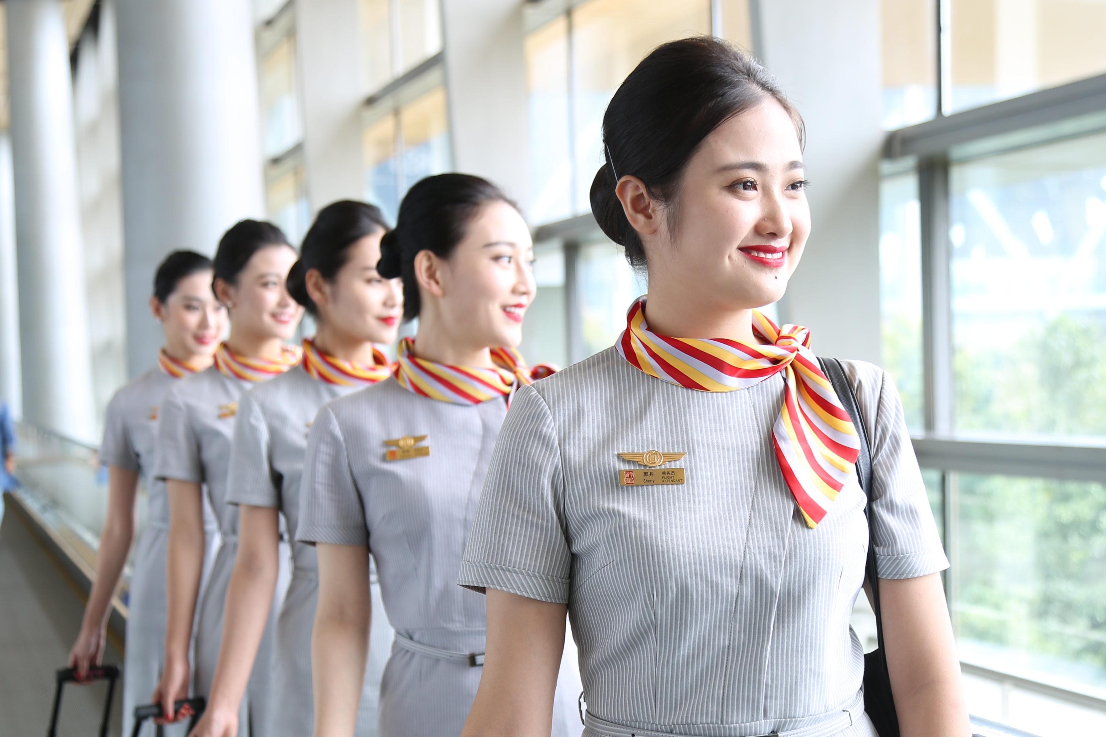 四川航空空姐空少新款制服-中国时尚制服设计网