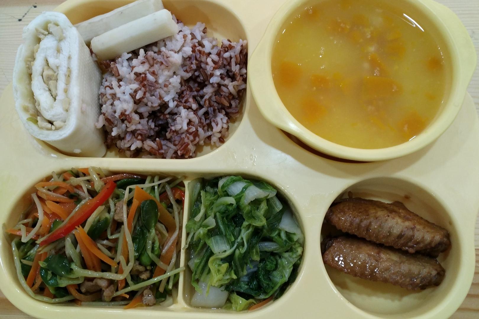 午餐吃的香 宝宝长得好-精彩活动 - 常州市天宁区红梅幼儿园