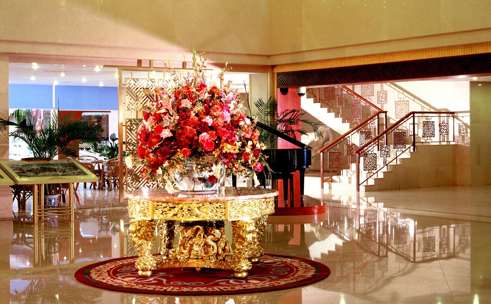 【携程攻略】鄢陵金雨玫瑰温泉度假区景点,金雨玫瑰庄园酒店店如其名，以玫瑰为主题，打造玫瑰特色主题的理念。…