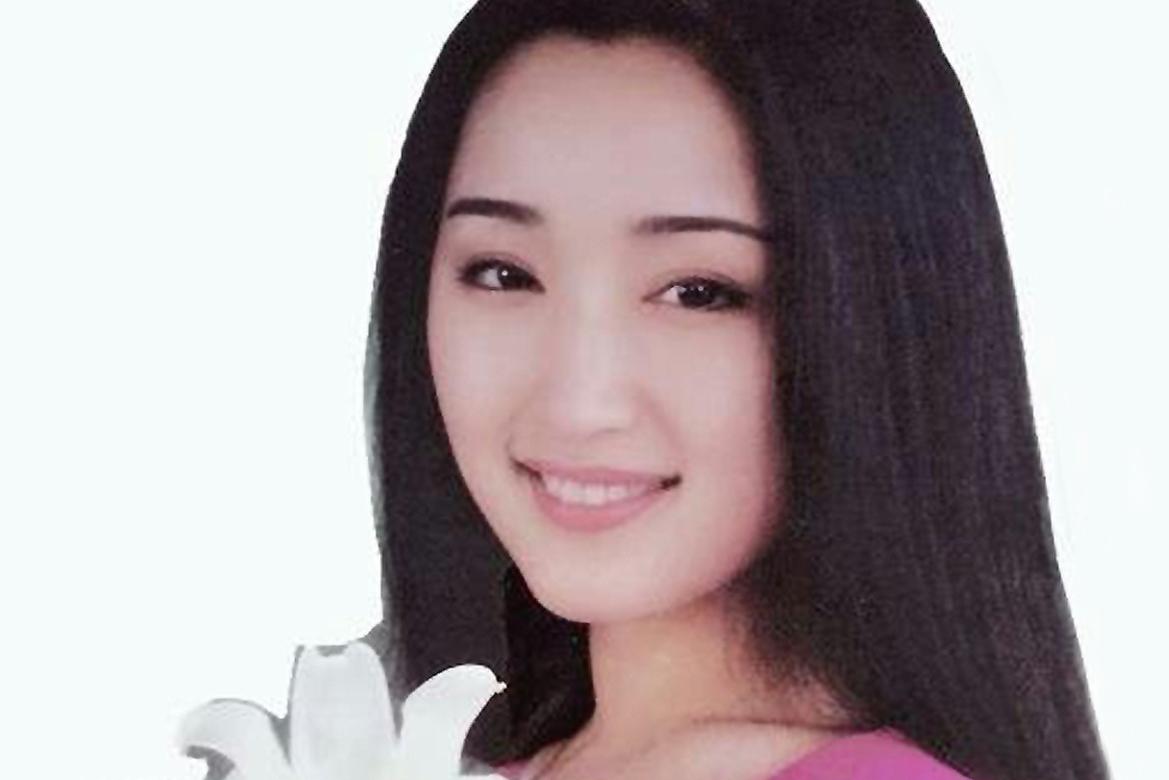 第一玉女杨钰莹一组四年前高清美照，真的是梨花带雨，我见犹怜 - 雪花新闻
