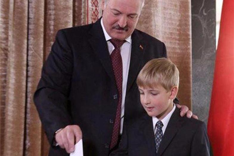 白俄罗斯总统卢卡申科为何去哪里都带着他儿子？