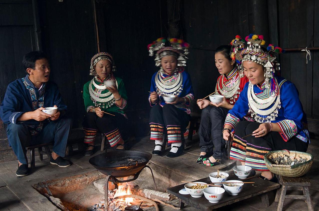 侗族人每天必喝几碗的炒油茶到底有什么魅力？|油茶|侗族|阿妈_新浪新闻