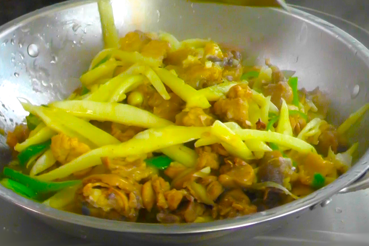 仔姜炒鸡的家常做法，简单易学，鲜香脆辣无腥味，做一盘都不够吃 - 哔哩哔哩