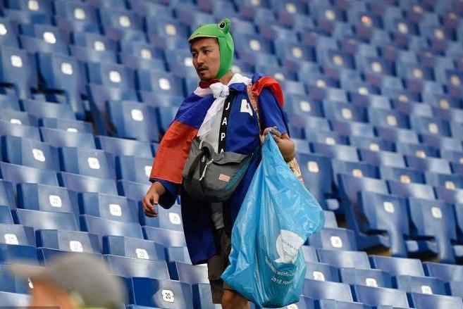 ワールドカップ日本人はゴミを拾い、「文明化された孤独」から勝利を吸います