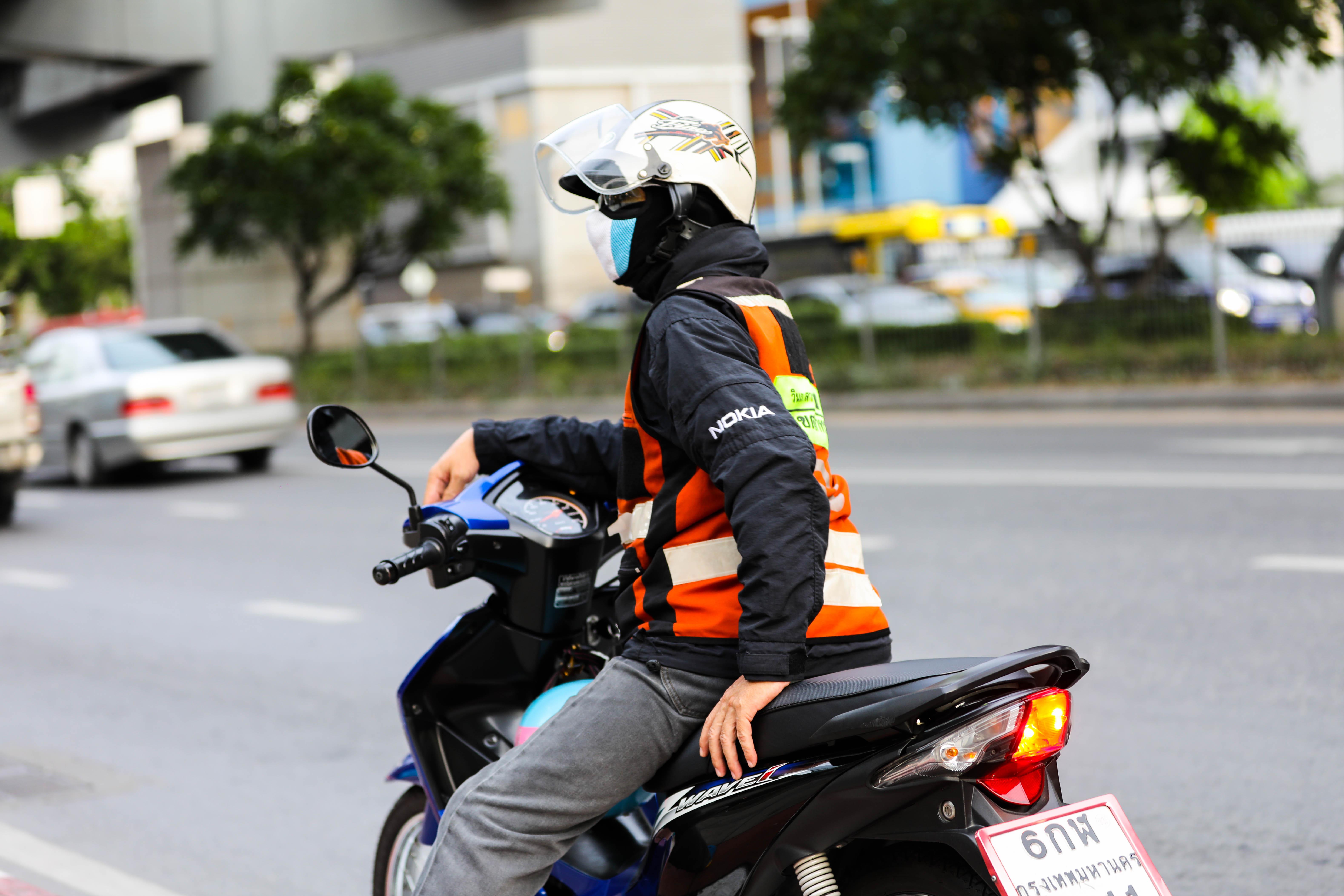 泰国曼谷的城市交通摩托车-千叶网