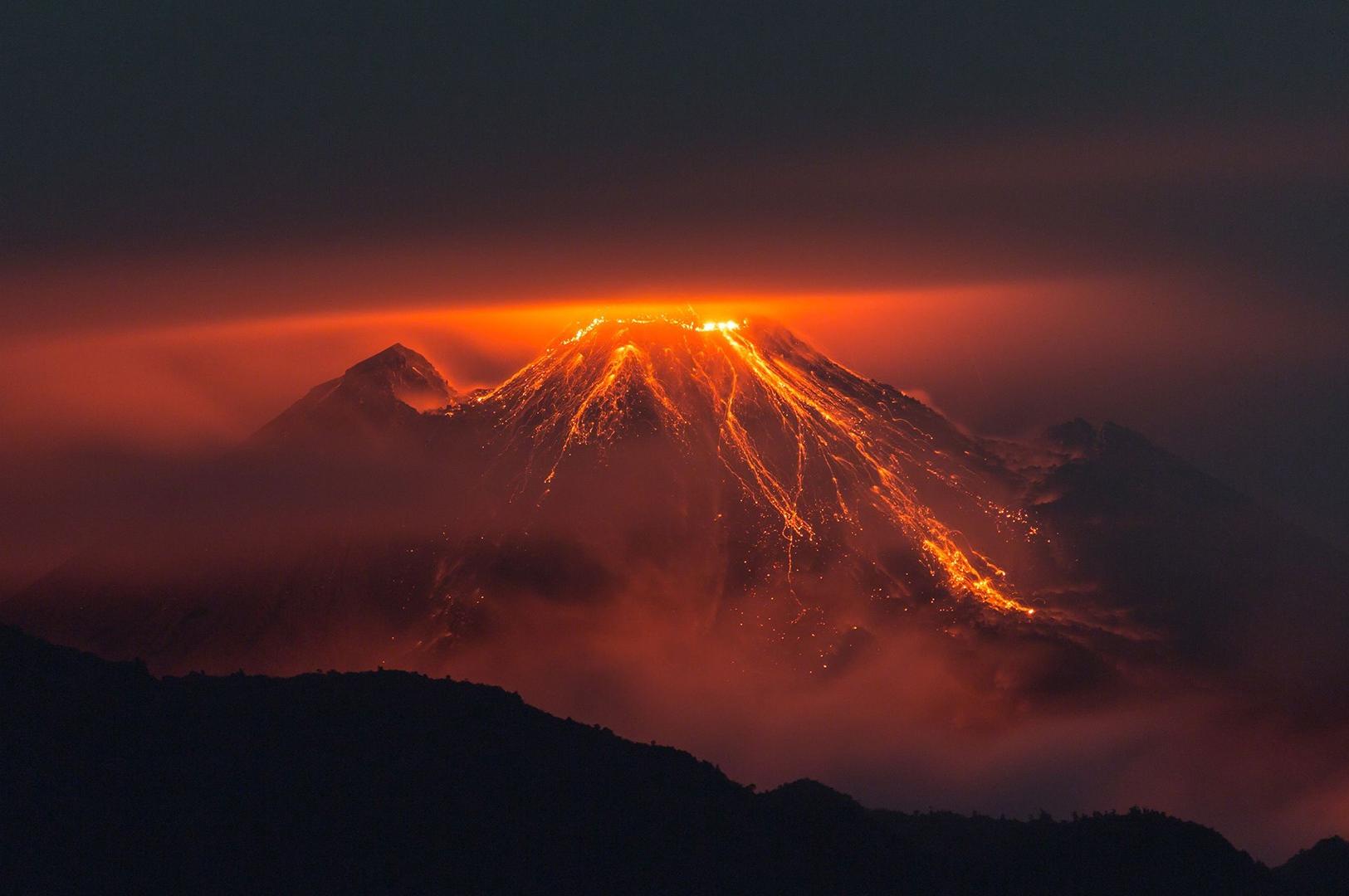 世界最活跃火山：已连续喷发36年，创造出至少10平方公里土地_熔岩
