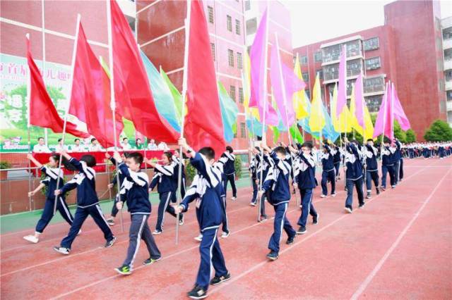 播种兴趣 享受运动—耒阳市首届幼儿趣味运动会隆重开幕